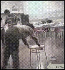 Неудавшийся трюк со стулом