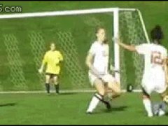 Женский футбол всегда без правил
