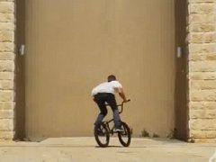 Безупречная езда по стене