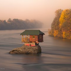 Дом на реке (Сербия)