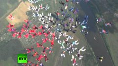 Рекордный синхронный прыжок с парашютом