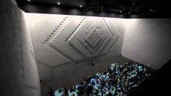 Гиперматричная стена из подвижных кубиков