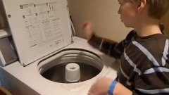 10-летний барабанщик на стиральной машине