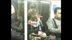 Заснула в метро, как у себя в кровати