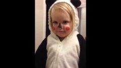 Малышка в костюме панды