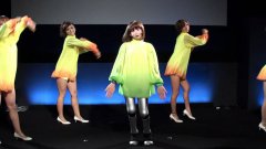 Японская танцующая девушка - робот