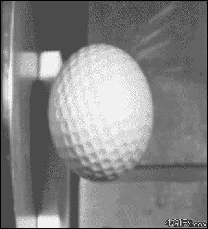 Мячик от гольфа и стена