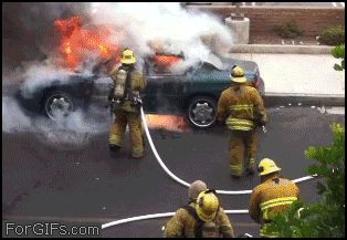 Тушение пожара в машине
