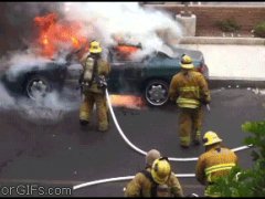 Тушение пожара в машине