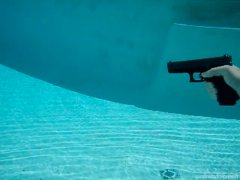 Выстрел из пистолета под водой