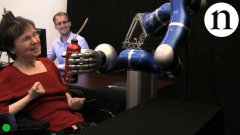 Парализованная женщина управляет роботом с помощью мыслей