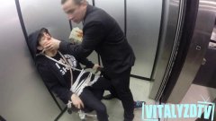 Розыгрыш с русским убийцей в лифте