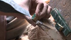 Древнейший способ создания плитки из глины в Марокко